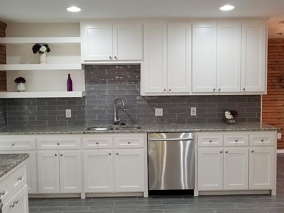 5th image of 305 W University Ave