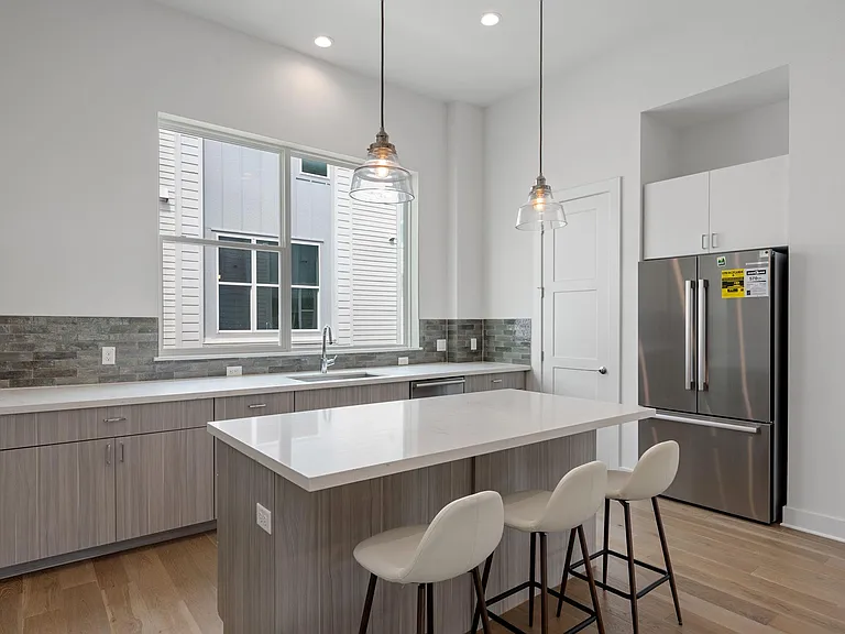 3810 Berkman Dr — Photo 12