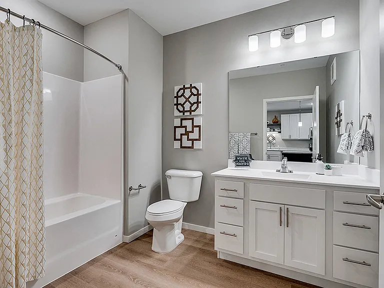 District Apartments — Photo 6