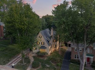 1087 W 3rd St, Dubuque, IA 52001