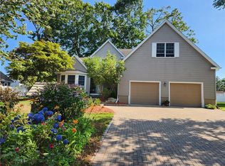 56 Wanda St, Narragansett, RI 02882