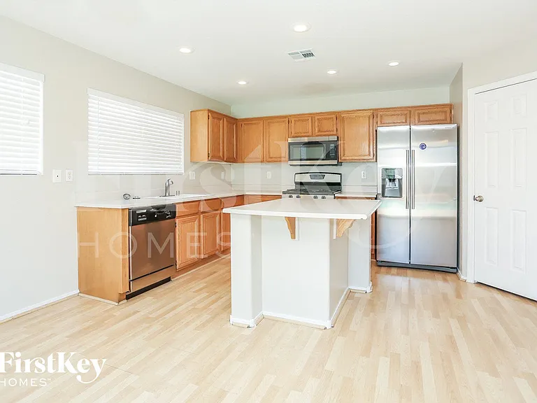 718 Azure Banks Ave — Photo 4