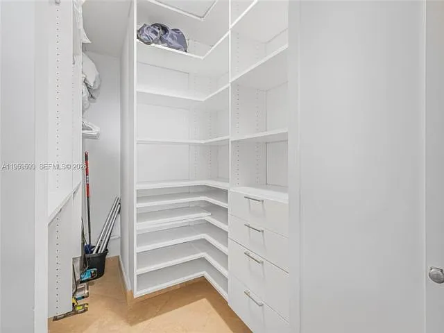 540 Brickell Key Dr #500 — Photo 2