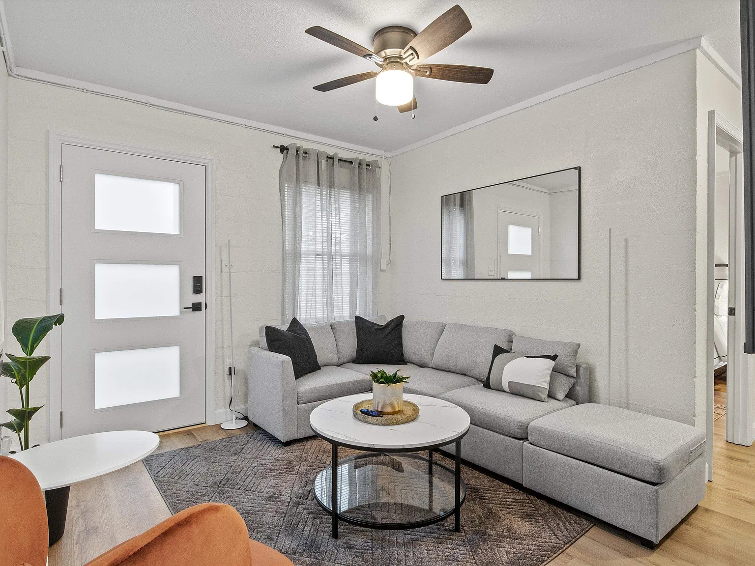 2 bed, 1.0 bath, 700 sqft, $1,625 — Photo 2