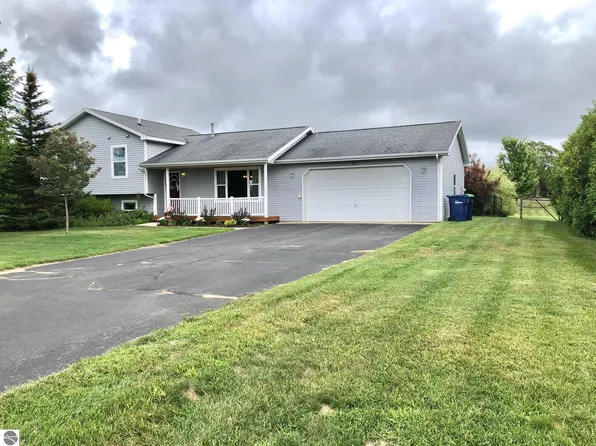 381 Heartland Dr, Traverse City, MI 49685