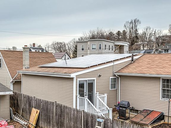 4th image of 350 Putnam Street