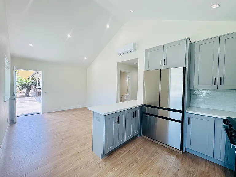 165 Tulip Ln #103 — Photo 11