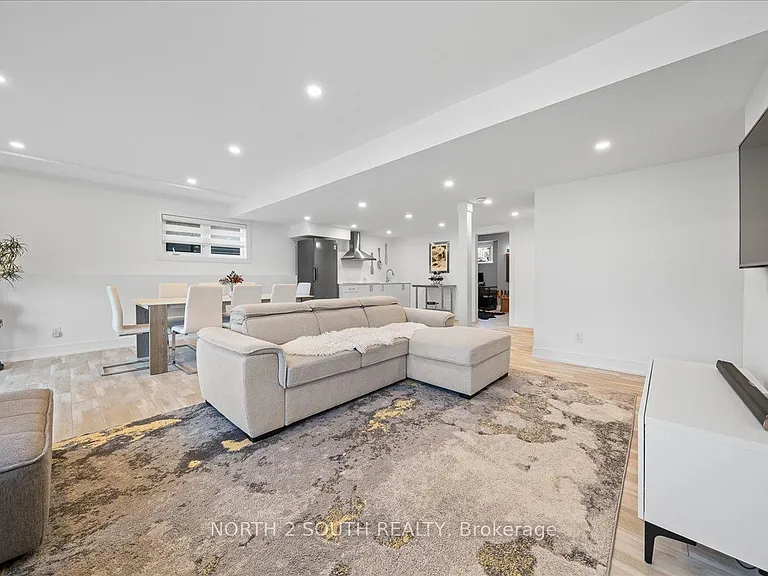 118 Berkely St — Photo 42