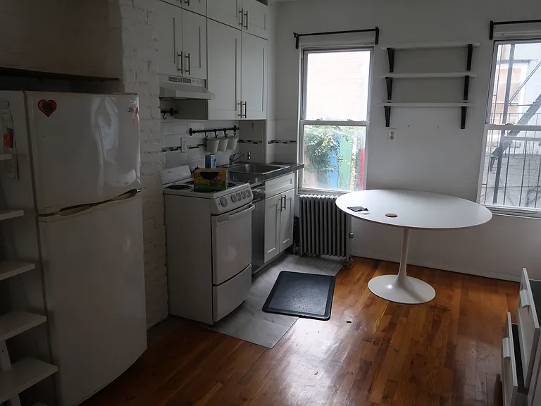12 Stagg St #2B — Photo 4