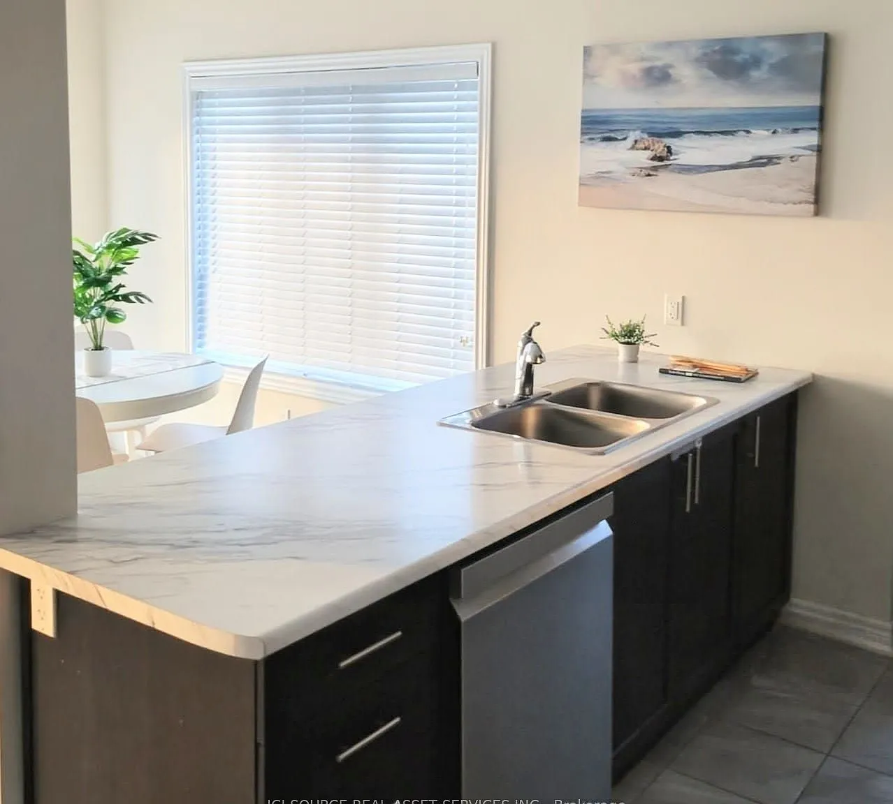 3 bed, $2,300 — Photo 3