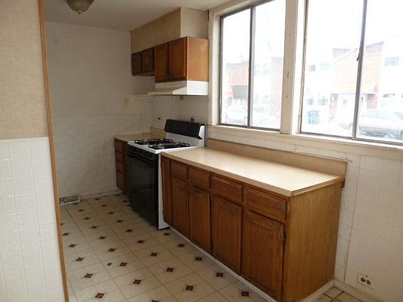 5th image of 2150 S Chestnut St APT E