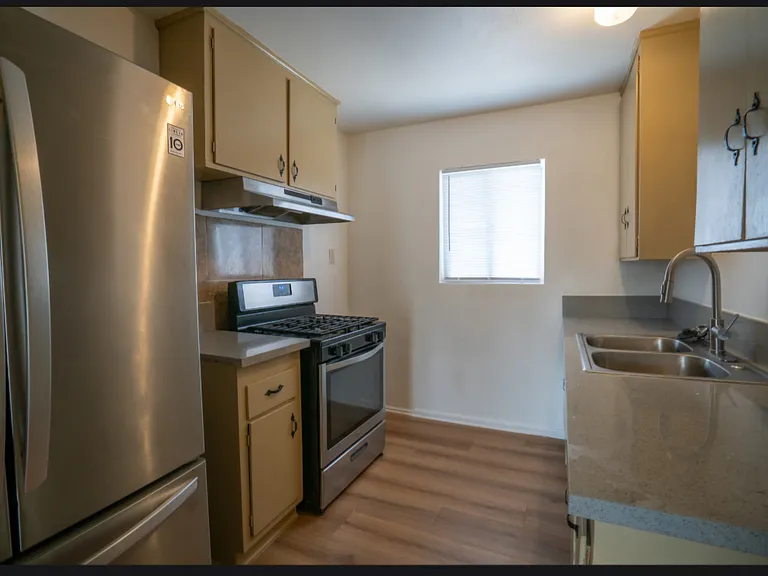 1125 N Mayfair Ave #7 — Photo 5