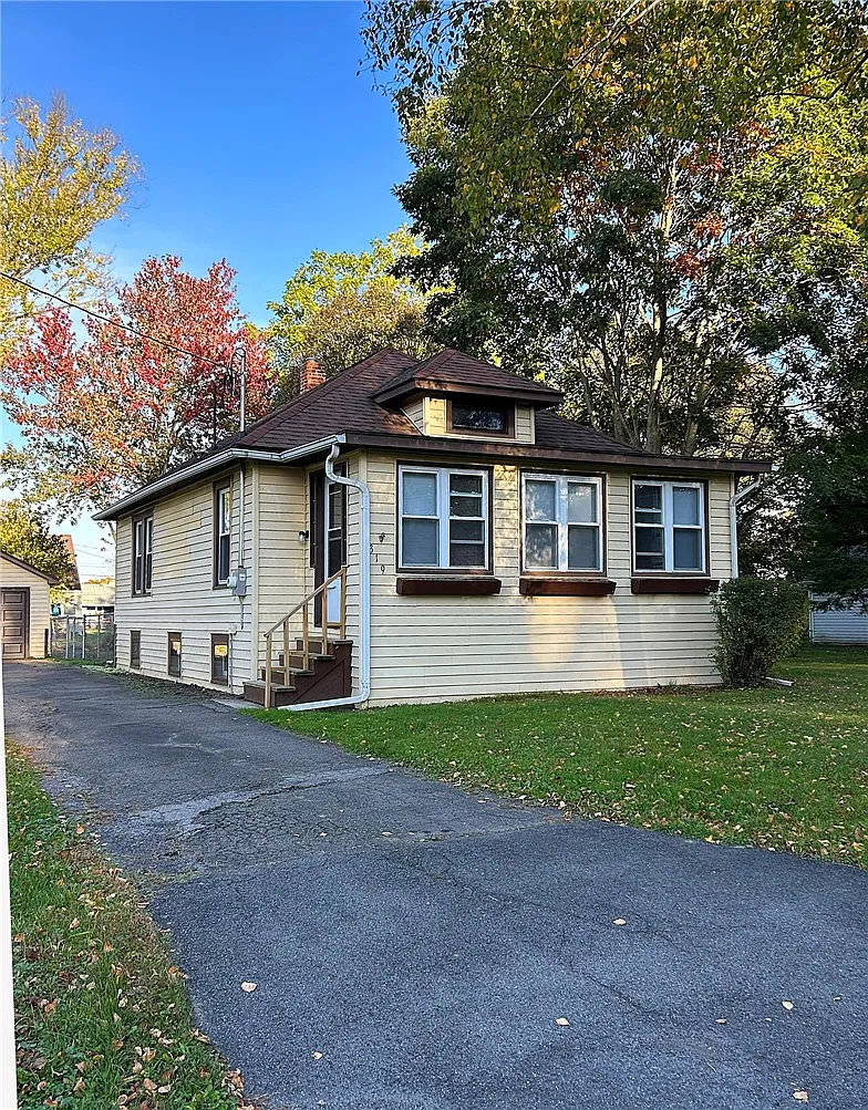 2 bed, 1.0 bath, 858 sqft, $1,400 — Photo 1