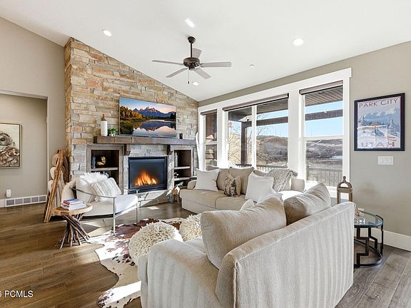 4th image of 1735 E Viewside Cir