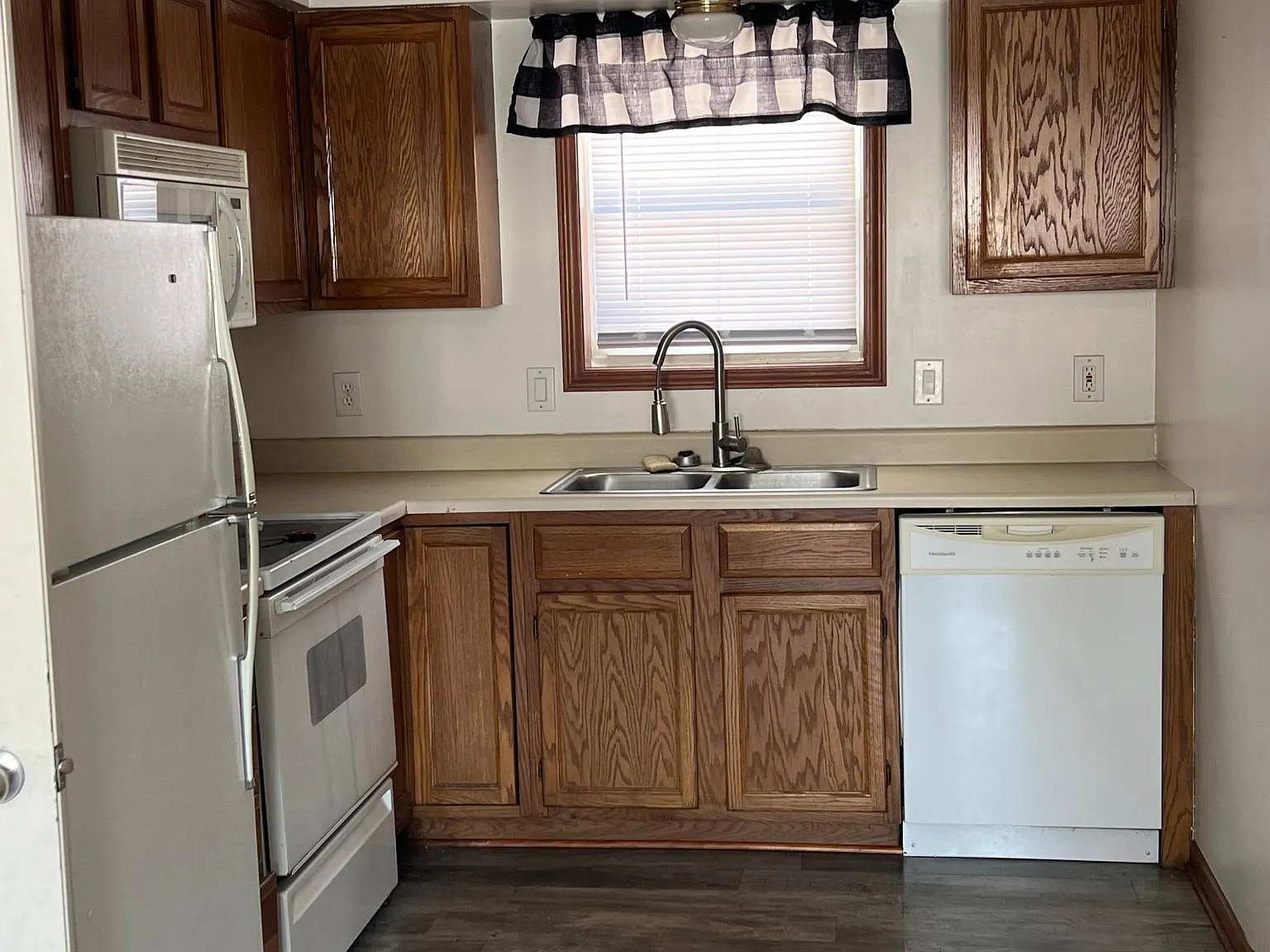2 bed, $1,250 — Photo 1