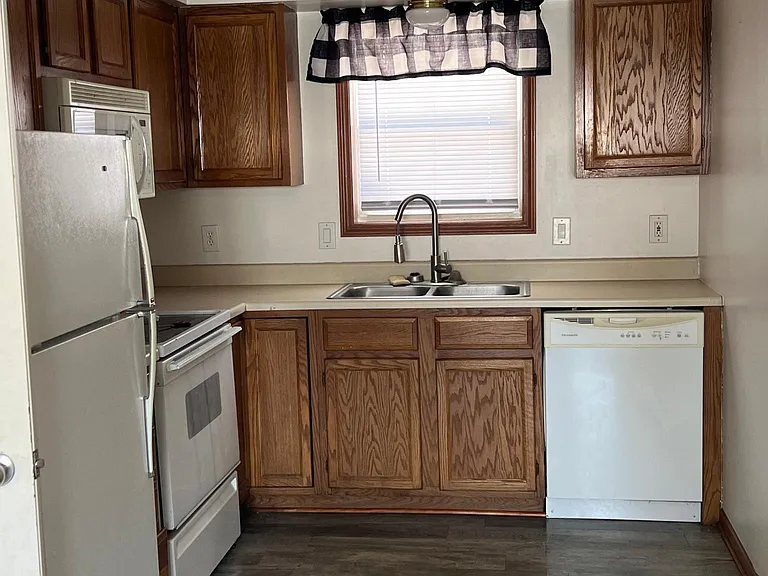 608 W Pine St — Photo 1