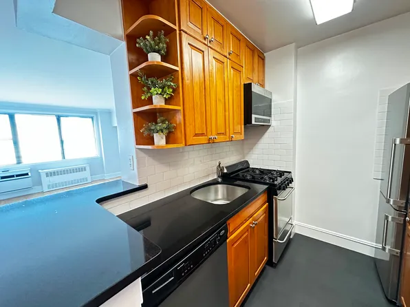 442 West 57th Street image 1 of 10