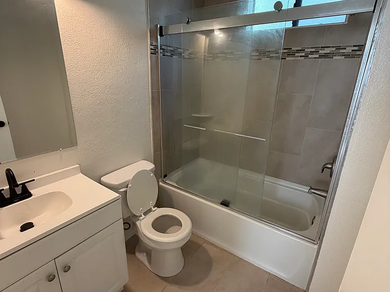 1801 W Victory Blvd #109 — Photo 12