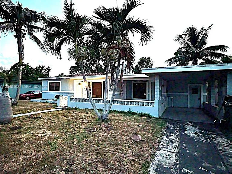 649 W Evanston Cir — Photo 1