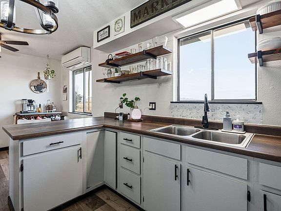 3rd image of 1257 Dinkle Rd #1257