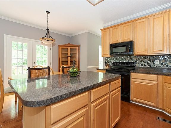 5th image of 2203 Flora Vista Ct