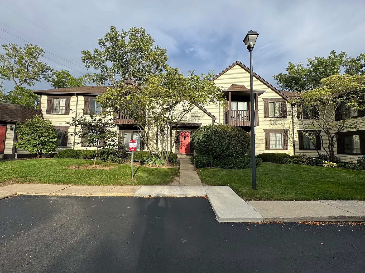 2 bed, 1.5 bath, 960 sqft, $1,400 — Photo 1