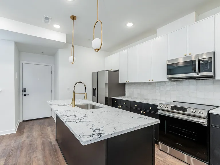 608 S American St #7 — Photo 2