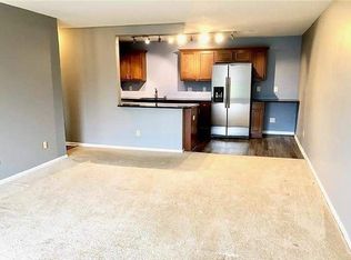 1304 Medicine Lake Dr W #306, Plymouth, MN 55441