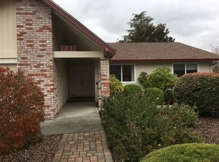 233 Valley Oaks Dr, Santa Rosa, CA 95409