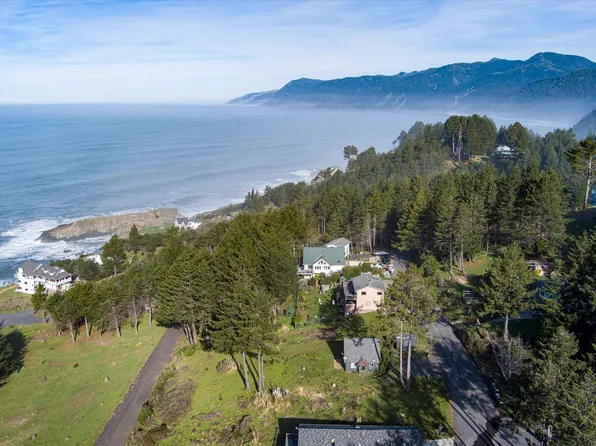 825 Upper Pacific Dr, Whitethorn, CA 95589