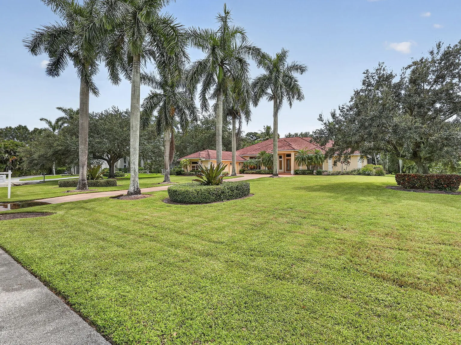 5 bed, 3.5 bath, 3248 sqft, $7,500 — Photo 3