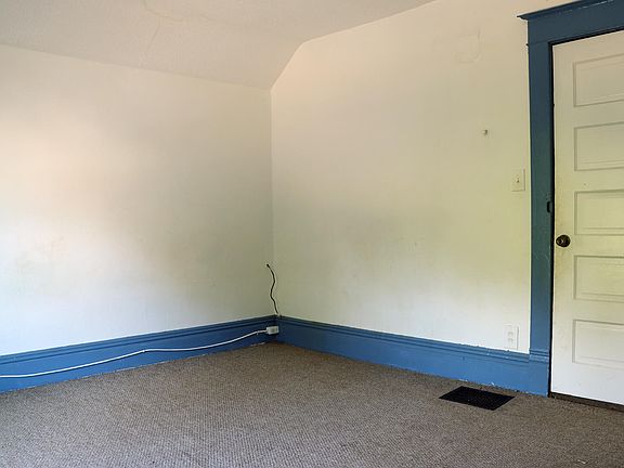 3rd image of 846 5th St NW