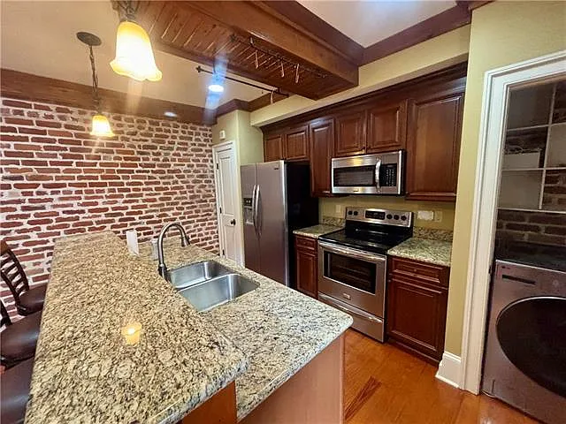 1027 Chartres St #F — Photo 11
