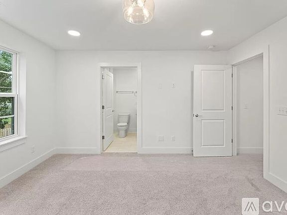 2nd image of 700 N Dupont Ave #512C