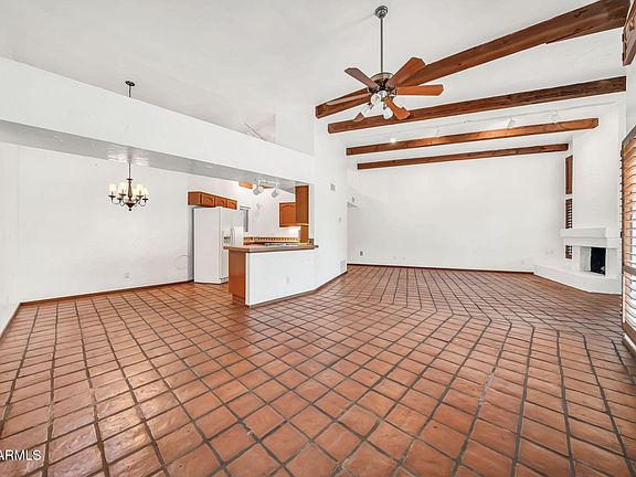5th image of 1102 E ACACIA Circle