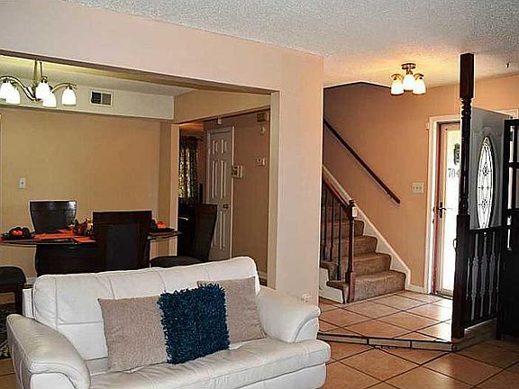 3rd image of 3704 Farley Ct