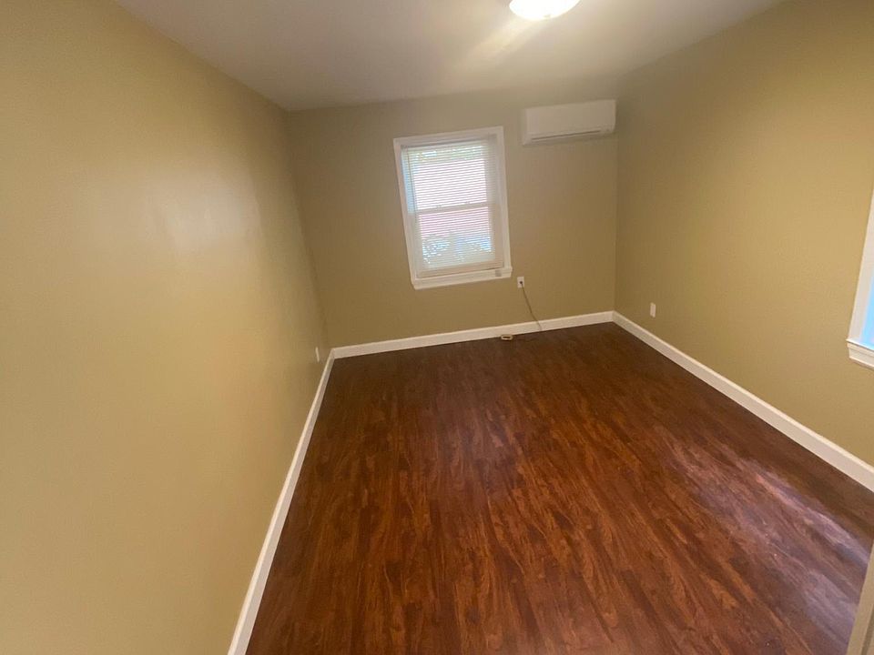 2nd image of 2864 Randall Ave #1