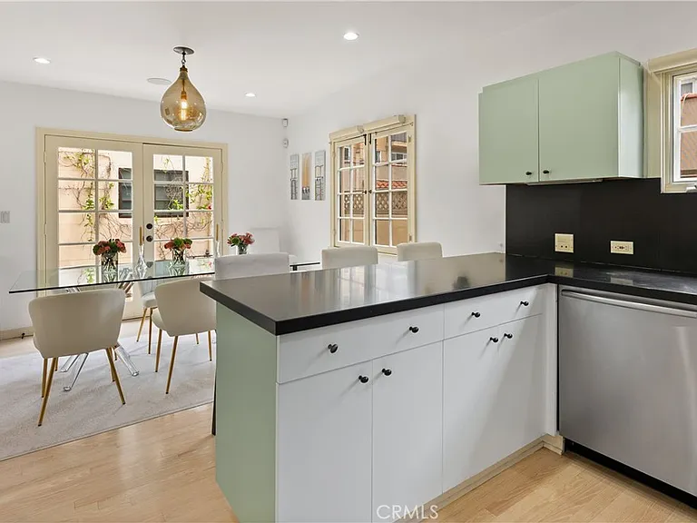 708 Westbourne Dr — Photo 11
