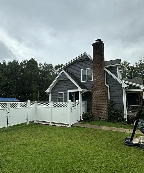 421 Redpath Dr — Photo 2