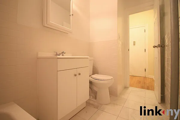 Rented by Link NY Realty | media 24
