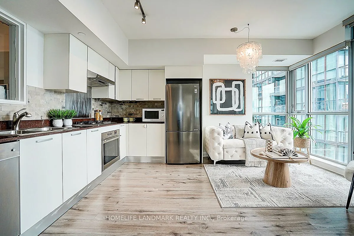 375 King St W — Photo 2