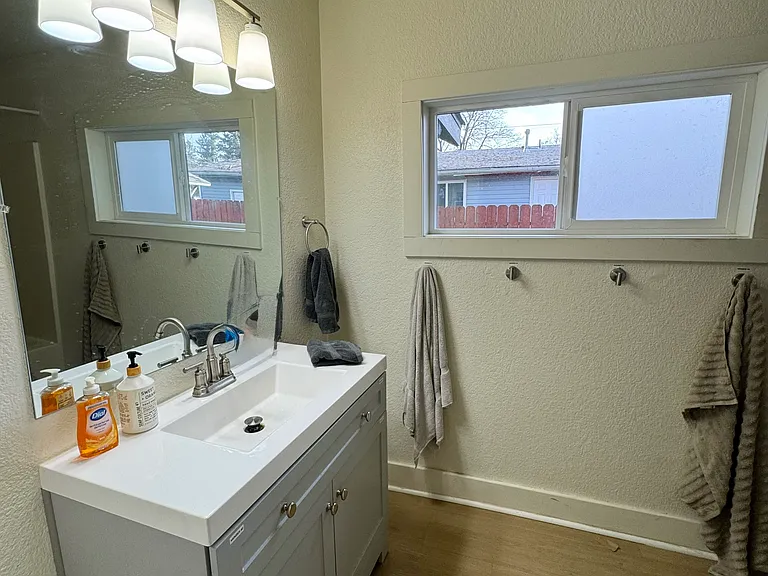 1503 E Elm Ave — Photo 5