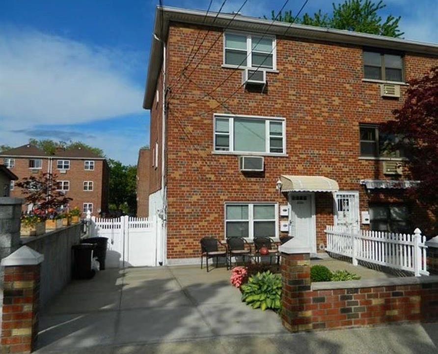 1st image of 832A Hollywood Ave
