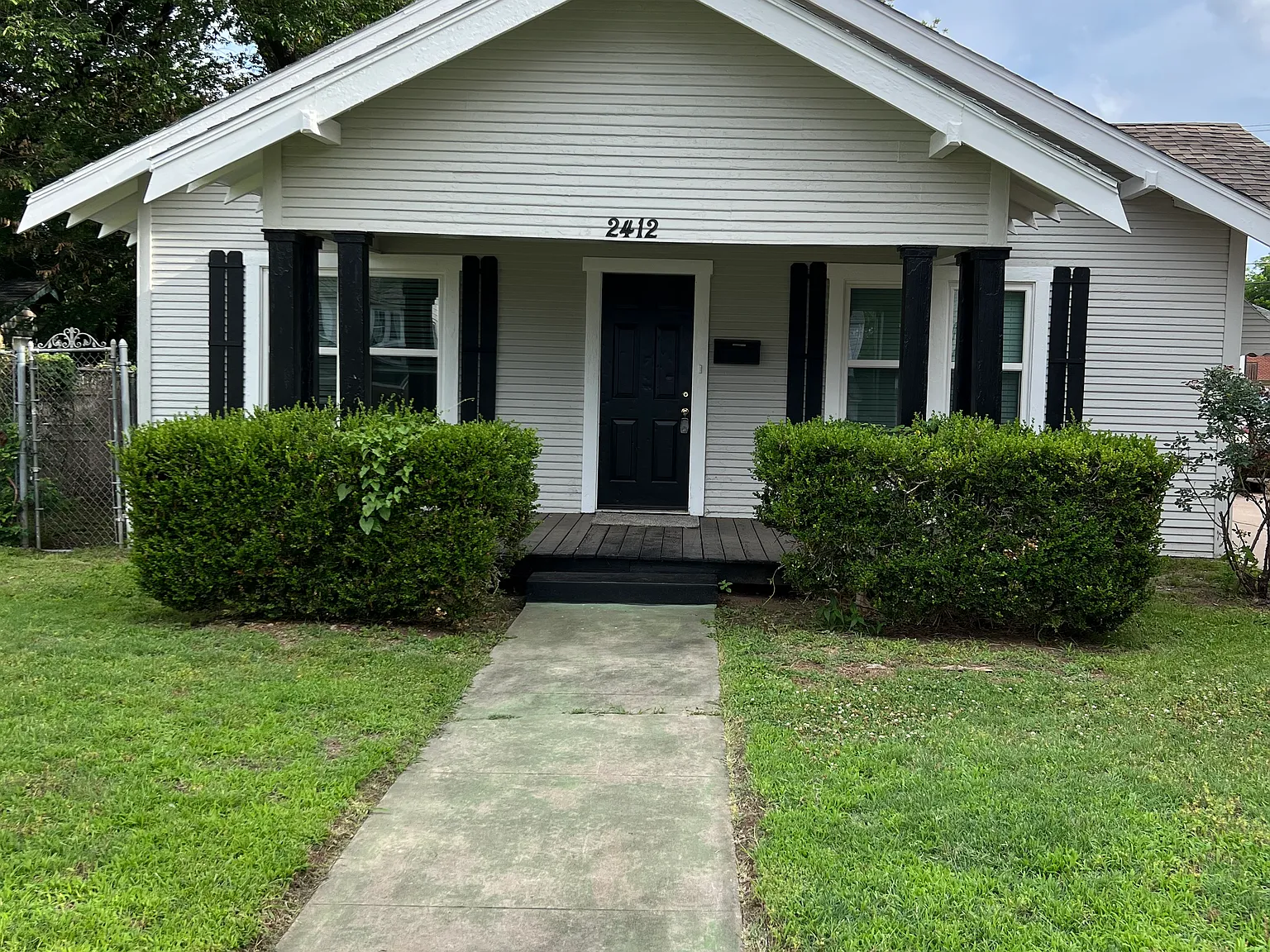 3 bed, 1200 sqft, $1,300 — Photo 1