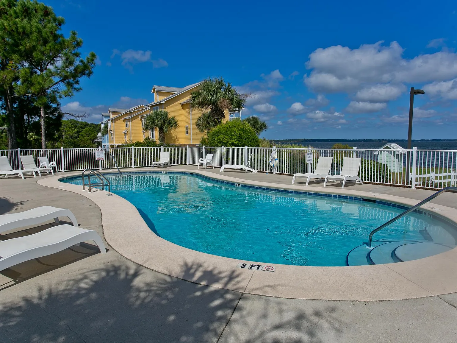 15932 Innerarity Point Rd — Photo 4
