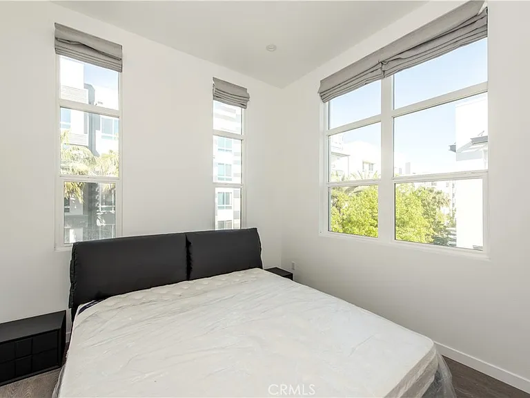 2208 Synergy — Photo 10