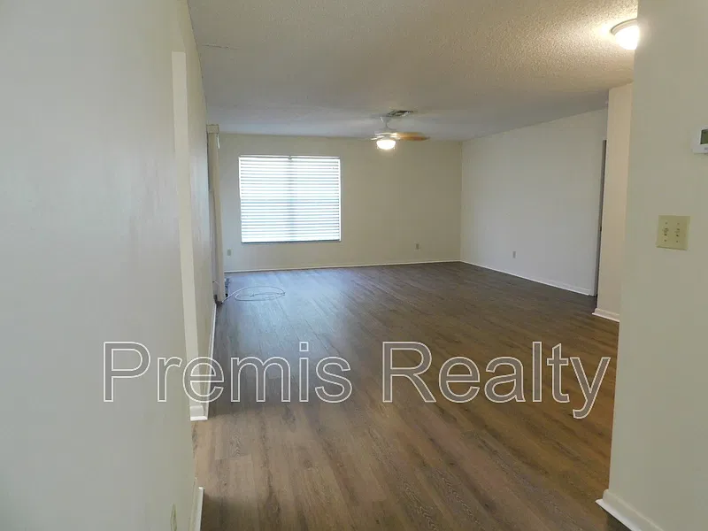 2 bed, 2.0 bath, 1205 sqft, $2,200 — Photo 2