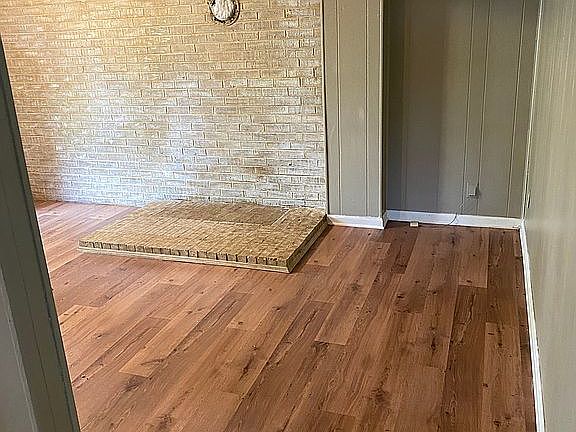 4th image of 239 Headlyn Dr