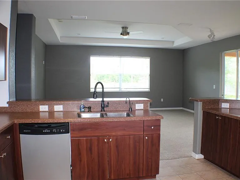 368 Eppinger Dr — Photo 5