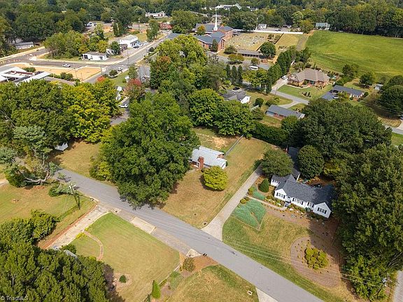 3rd image of 255 Conrad Cir
